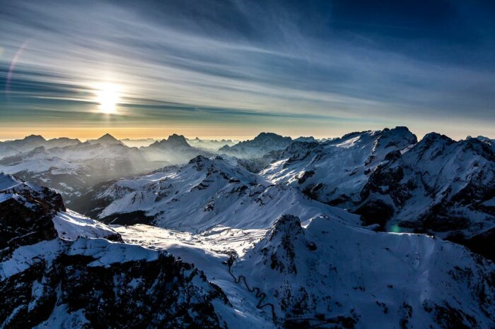Grödnerjoch Dolomiten Passstraße Südtirol Sonnenaufgang Berge Winterlandschaft Schnee Luftaufnahme