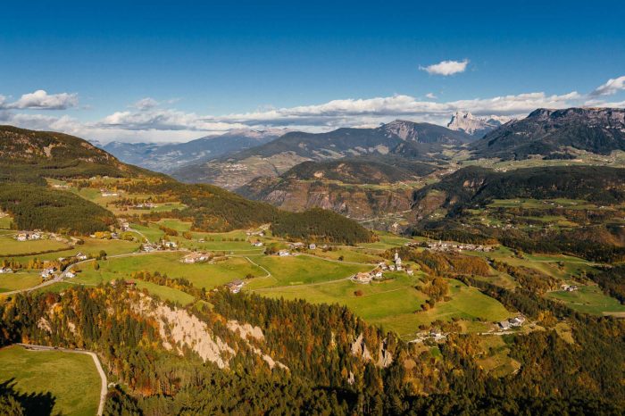 Ritten Klobenstein Erdpyramiden Landschaft Herbst Südtirol Landschaft Seiser Alm Luftaufnahme