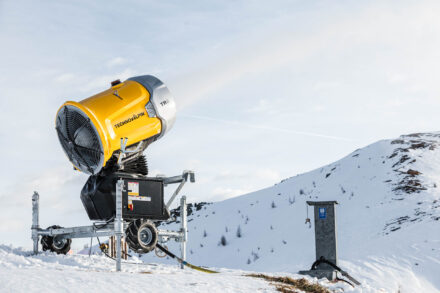 TechnoAlpin TR9 Schneekanone Propellermaschine Skigebiet Sexten 3 Zinnen Dolomiten Fotograf Südtirol Ritten Ralph Mittermaier
