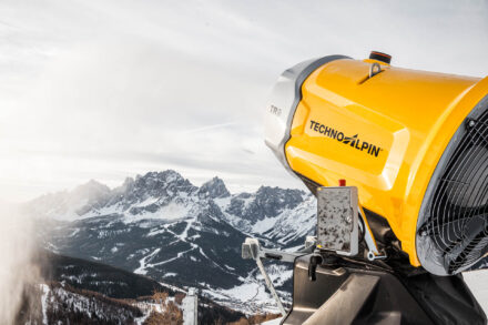 TechnoAlpin TR9 Schneekanone Propellermaschine Skigebiet Sexten 3 Zinnen Dolomiten Fotograf Südtirol Ritten Ralph Mittermaier