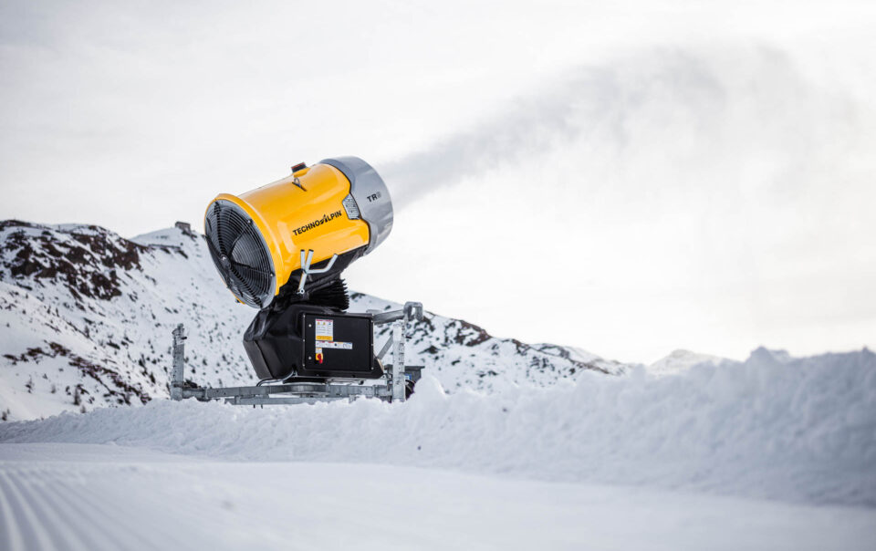 TechnoAlpin TR9 generatore di neve generatore a ventola comprensorio sciistico 3 Cime Dolomiti Sesto Val Pusteria fotografo Alto Adige Renon Ralph Mittermaier