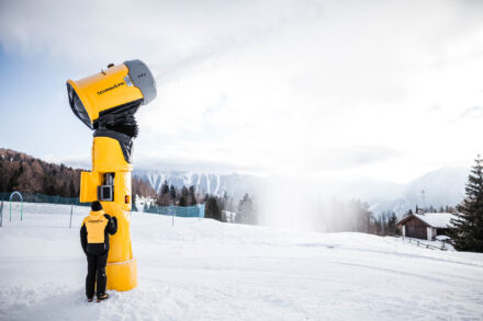 TechnoAlpin TT9 generatore di neve generatore a ventola comprensorio sciistico Carezza Dolomiti Catinaccio Lago di Carezza fotografo Alto Adige Renon Ralph Mittermaier