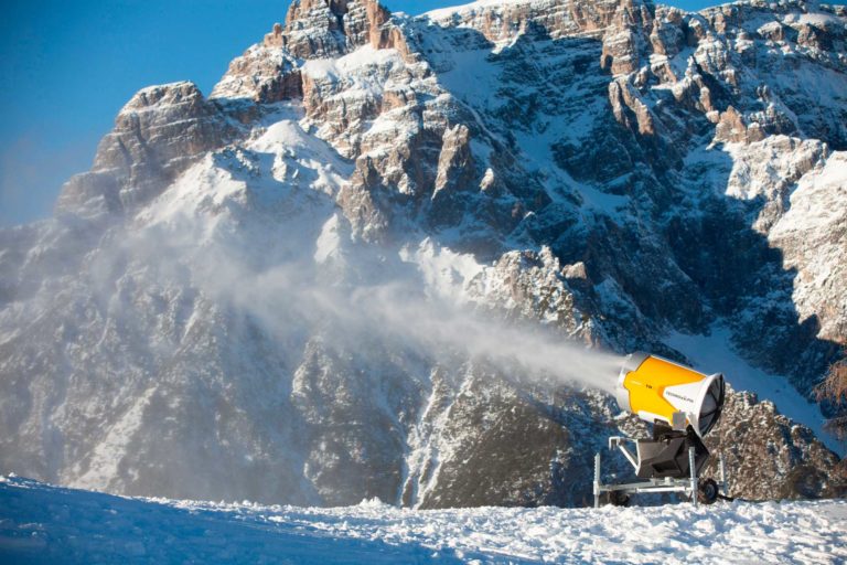 TechnoAlpin TR10 Schneeerzeuger Sexten Dreizinnen Rotwand Winter Schnee Skifahren Dreischusterspitze Südtirol