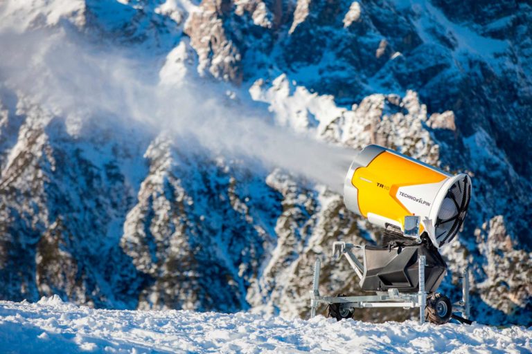 TechnoAlpin TR10 Schneeerzeuger Sexten Dreizinnen Skifahren Rotwand Winter Schnee Dreischusterspitze Südtirol